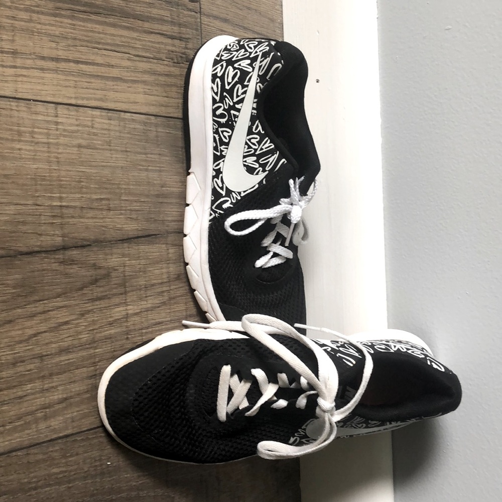Nike girls shoes size 4